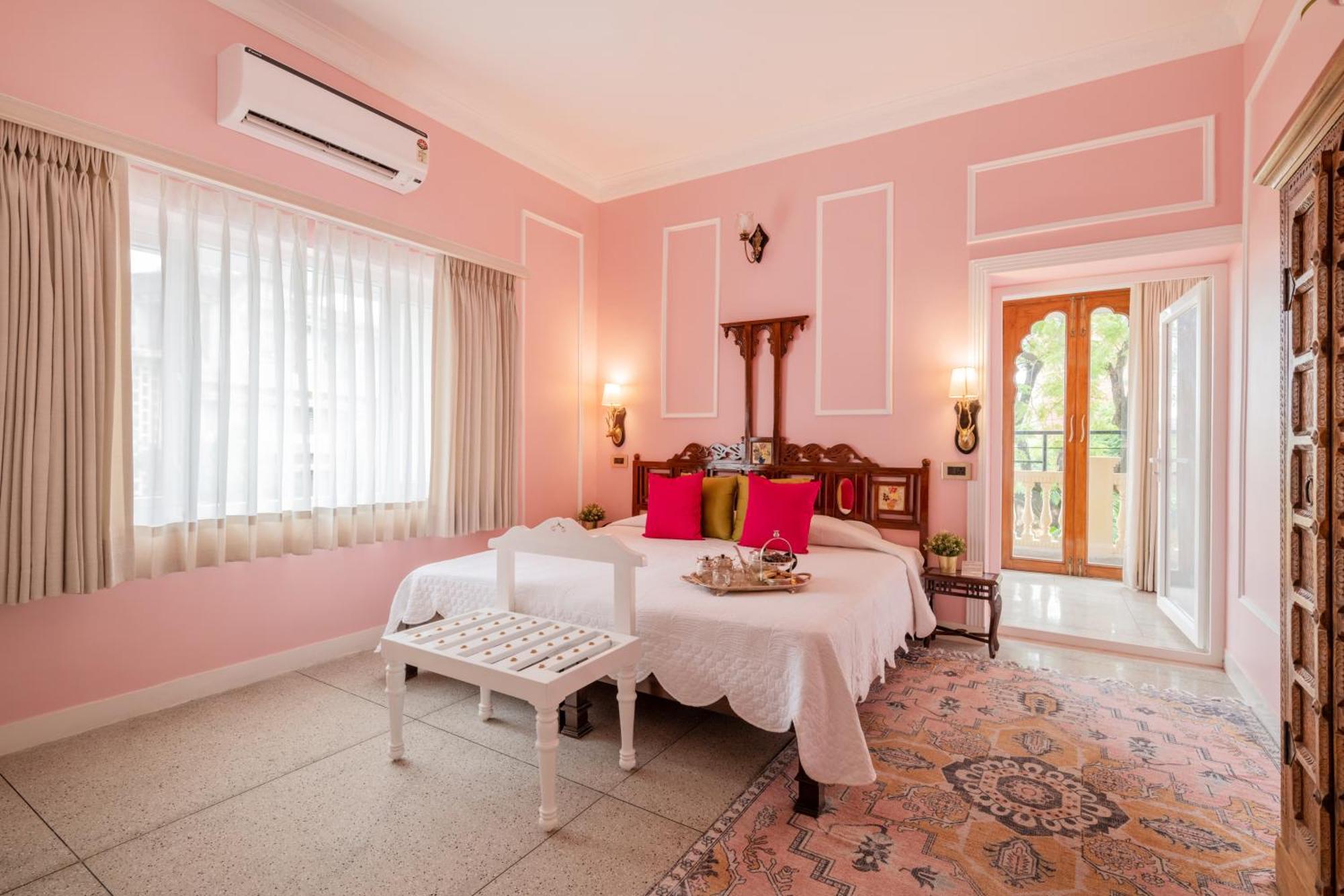 Super Deluxe Double room complimentary Airport pickup