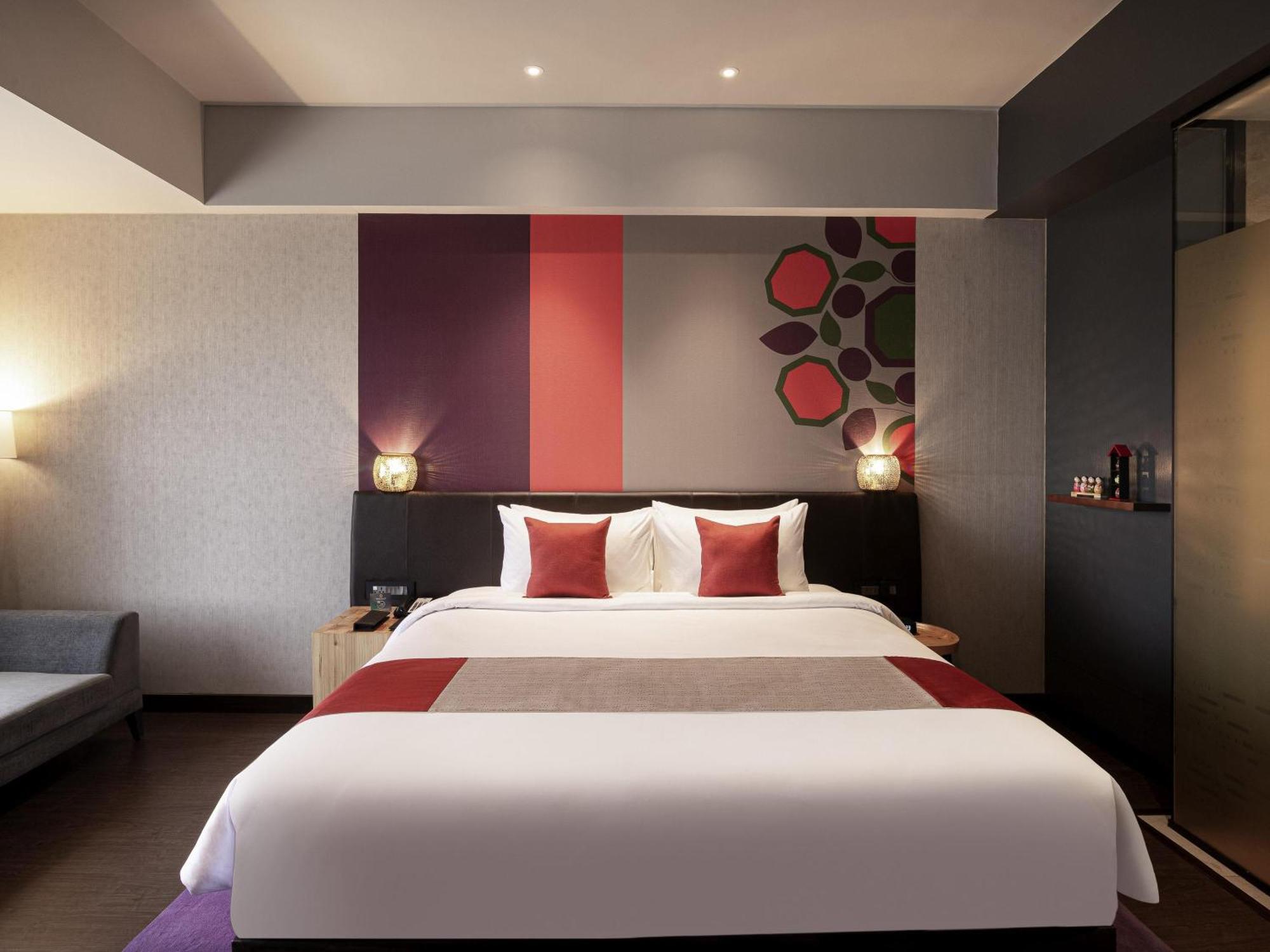 Deluxe Room, King Bed - 15% on F&B, Spa & Laundry, Happy Hours from 6-8pm (Buy 1 get 1)