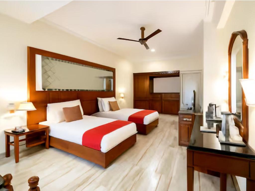 Deluxe Double or Twin Room Pool View