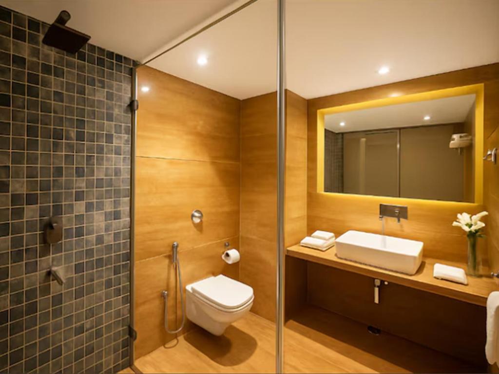 Deluxe Double or Twin Room Pool View