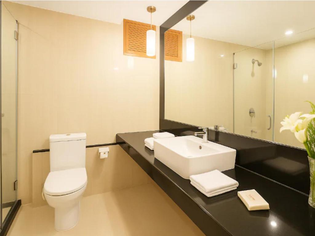 Deluxe Double or Twin Room Pool View