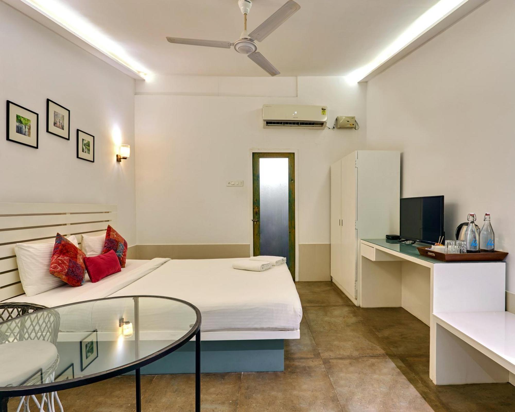 Blu Water Double Room Pool View Welcome Drink on Food & Soft Beverages