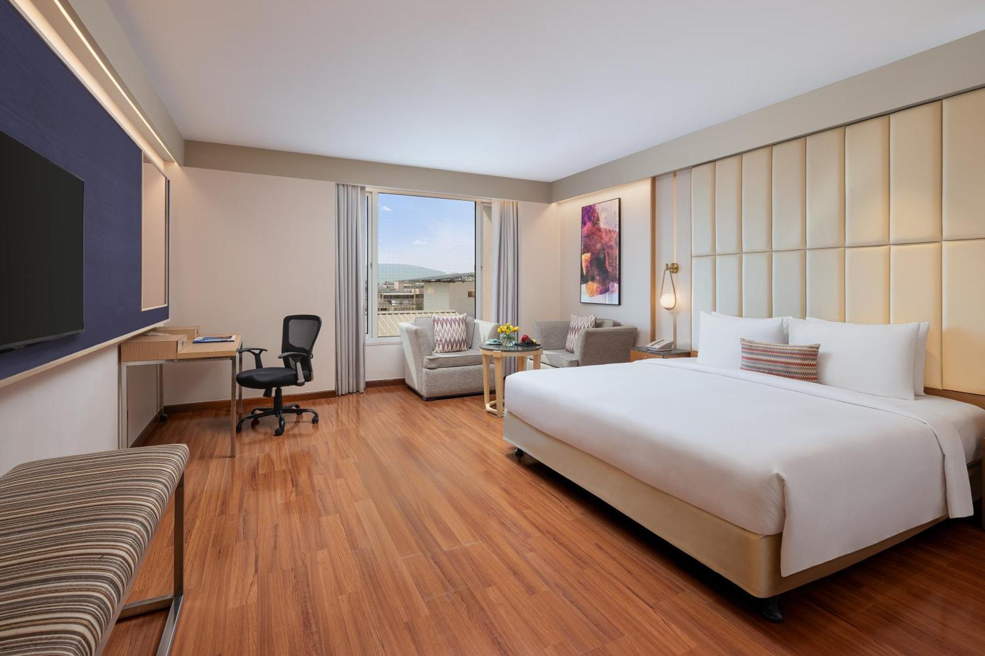 Deluxe Room King Bed
