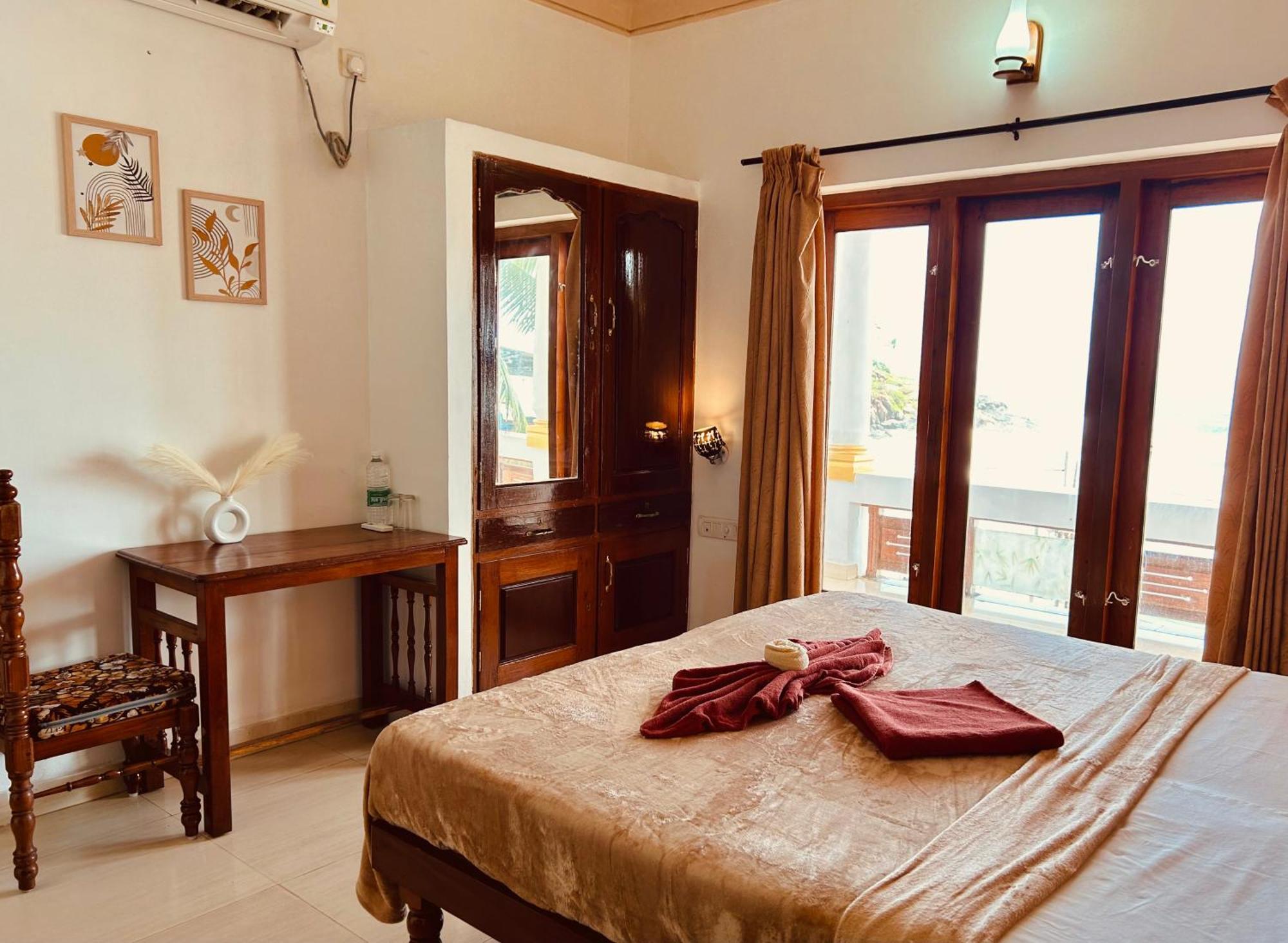 Deluxe Double Room with Balcony and Sea View,1742875329:JPEG