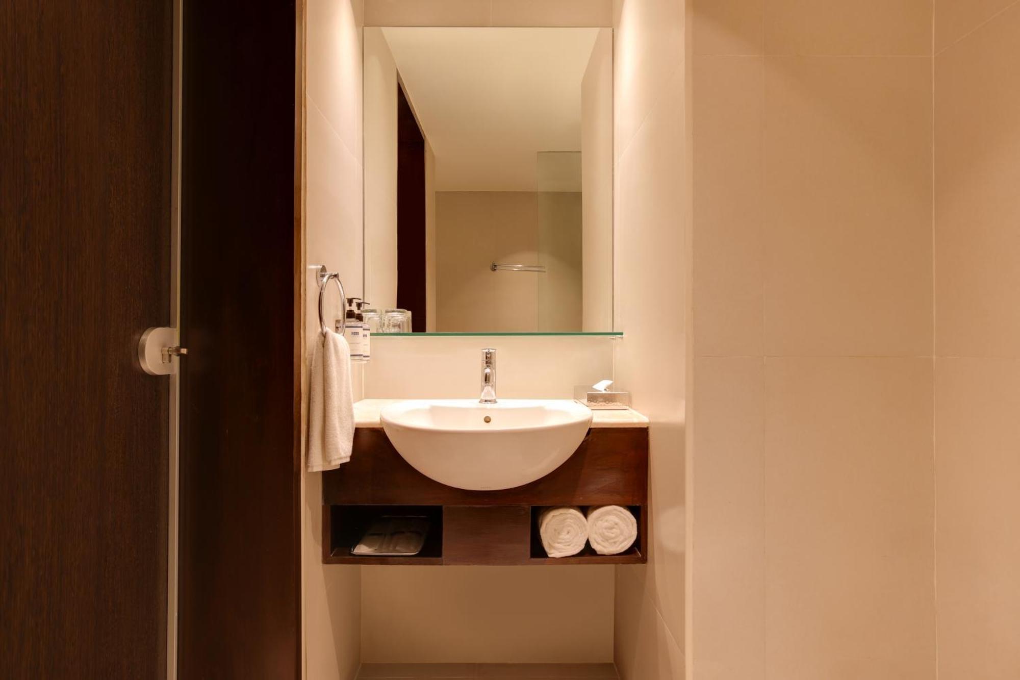 Studio,1758551175:JPEG