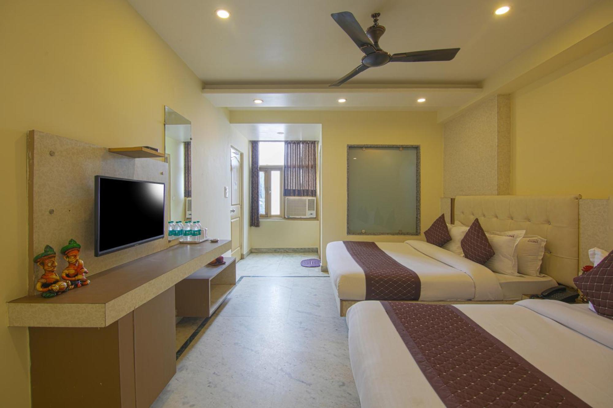 Deluxe Family Room