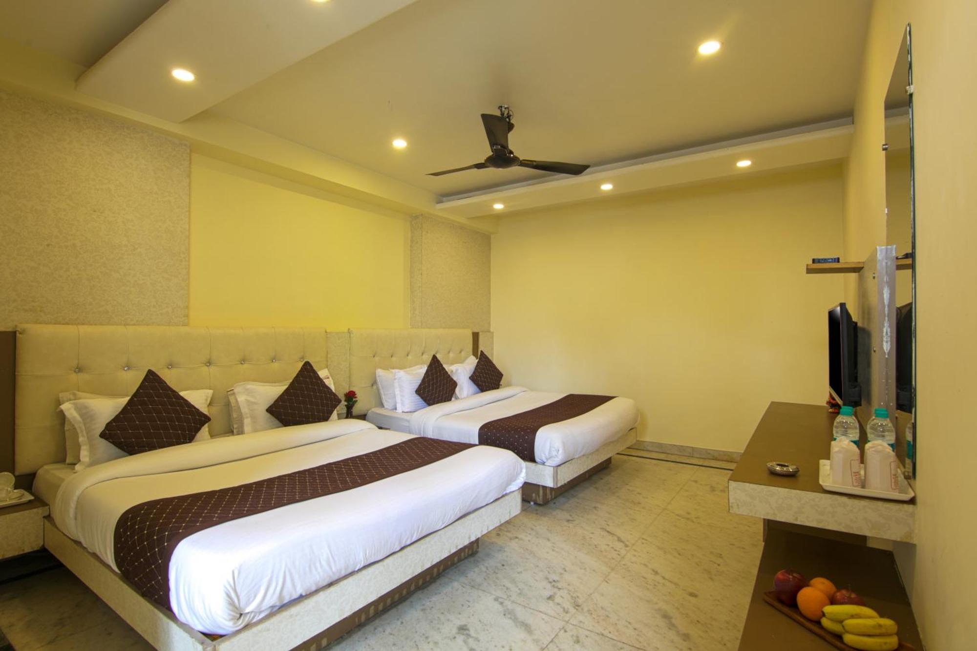 Deluxe Family Room