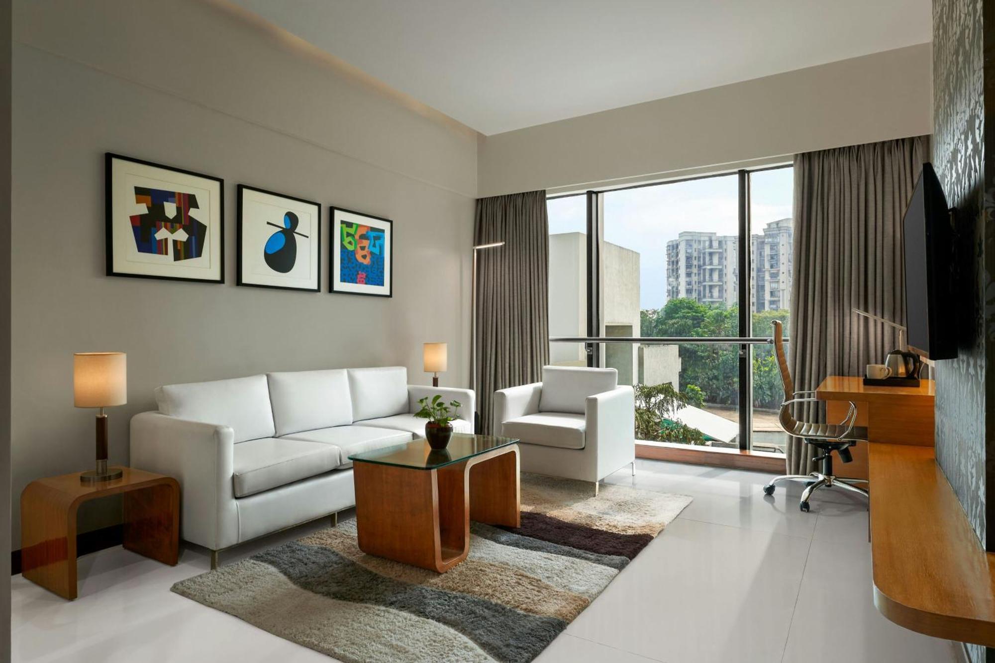 Hazel King Suite City View
