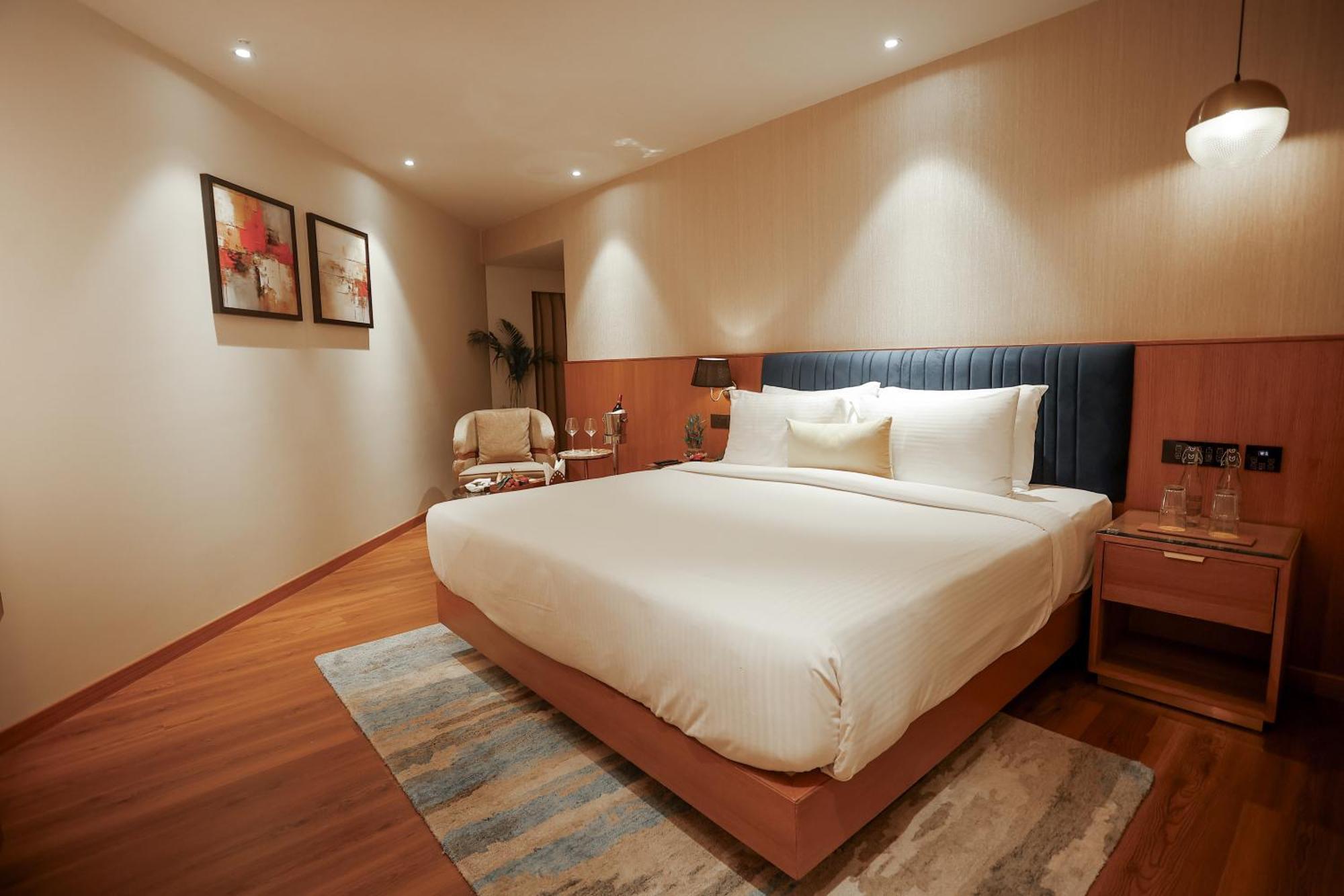 Deluxe Room Enjoy Happy Hours 11 on Alcoholic Beverages 11am 11pm on Food & Beverage services Early Check Late Checkout upto 3 hrs SAV