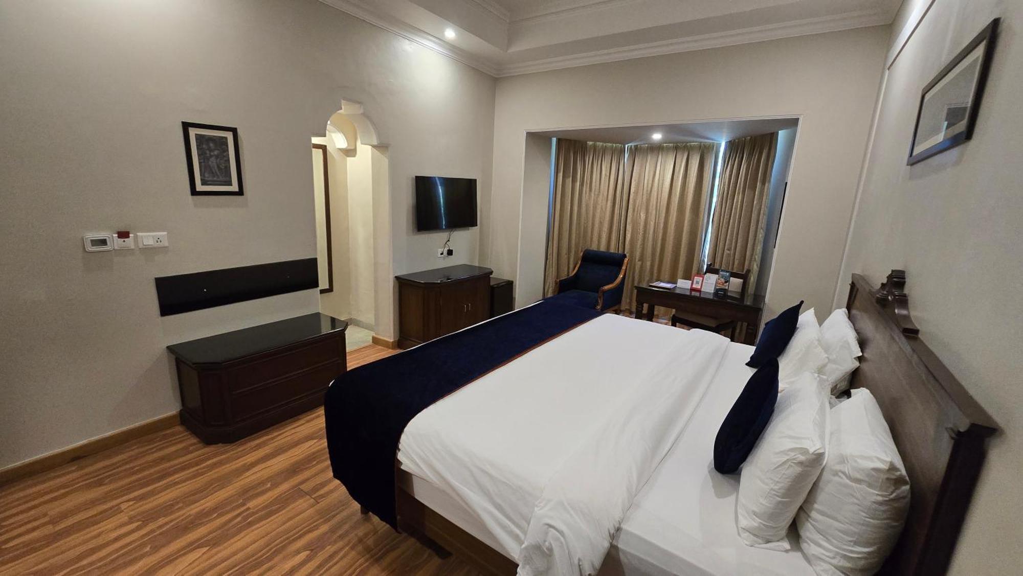 Superior King Room