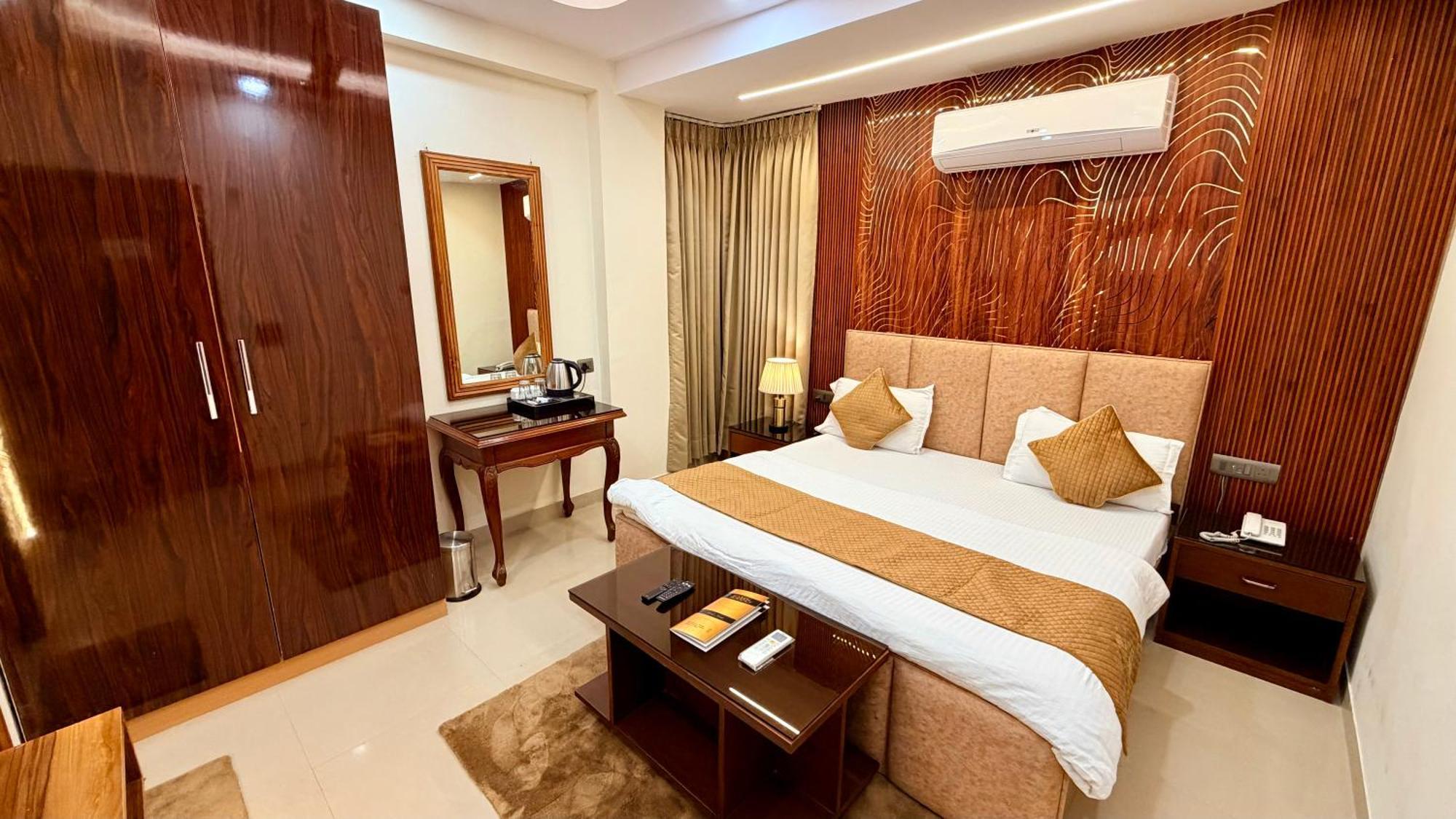 Deluxe Double or Twin Room