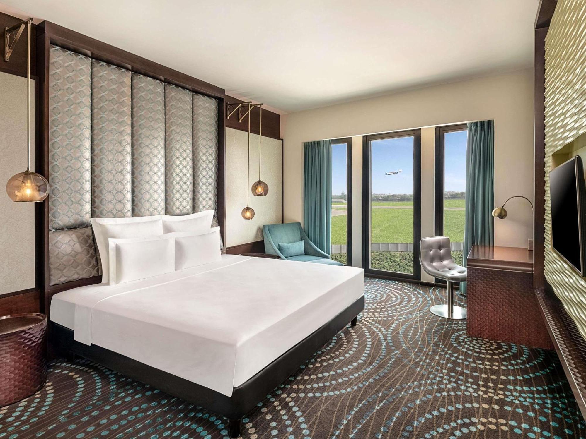 Superior King Room Bathtub