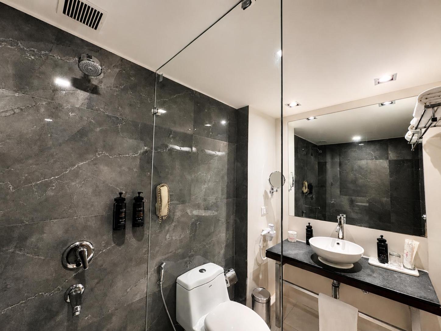 Deluxe Twin Non-Smoking Room Enjoy a Buy One One at Fire Ball Bar 11 AM 8 PM on House Brand on Food & Soft Beverages Spa Early checkin Available up to 2 hours subject to availability