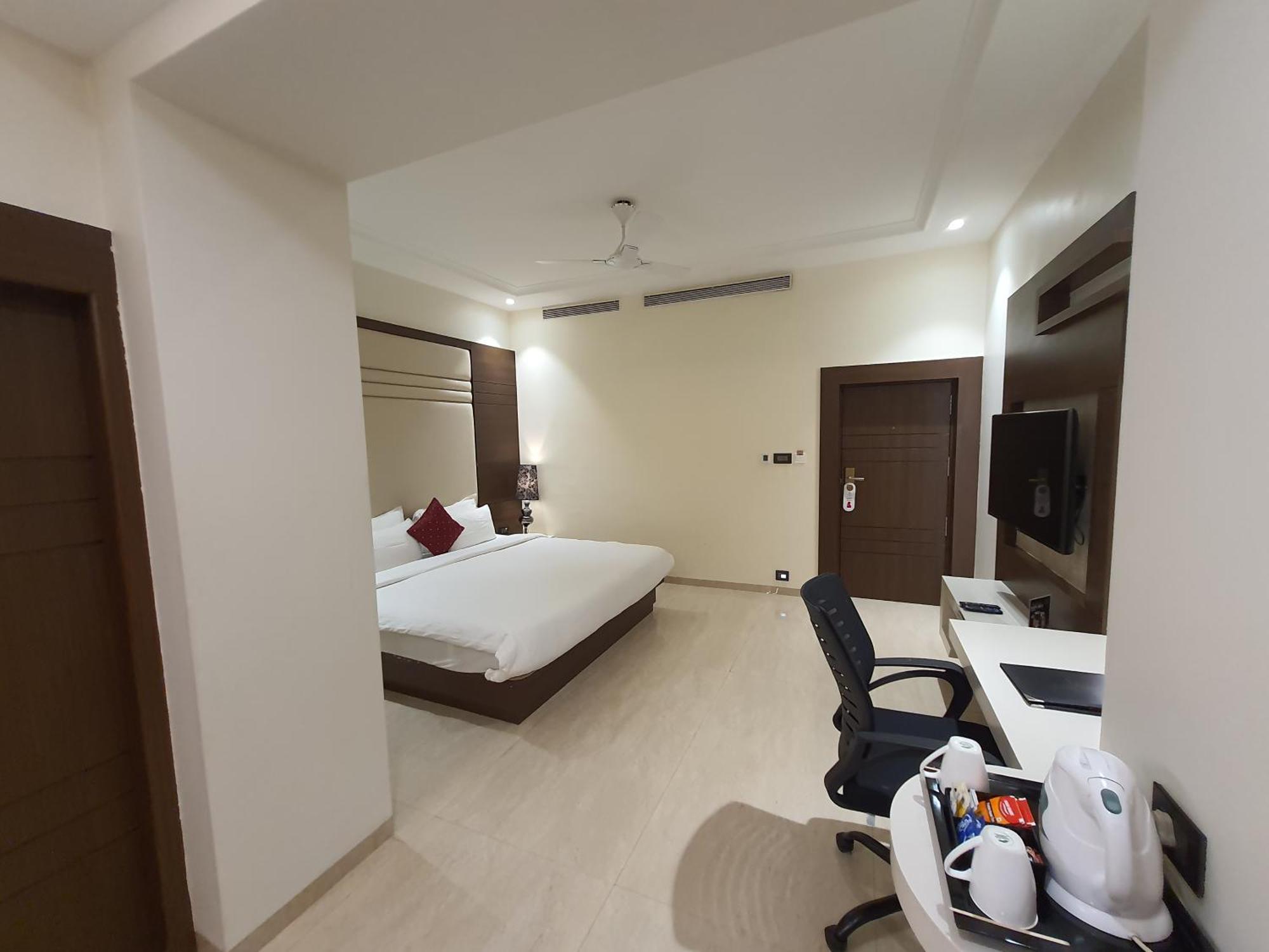 King Room Pool View