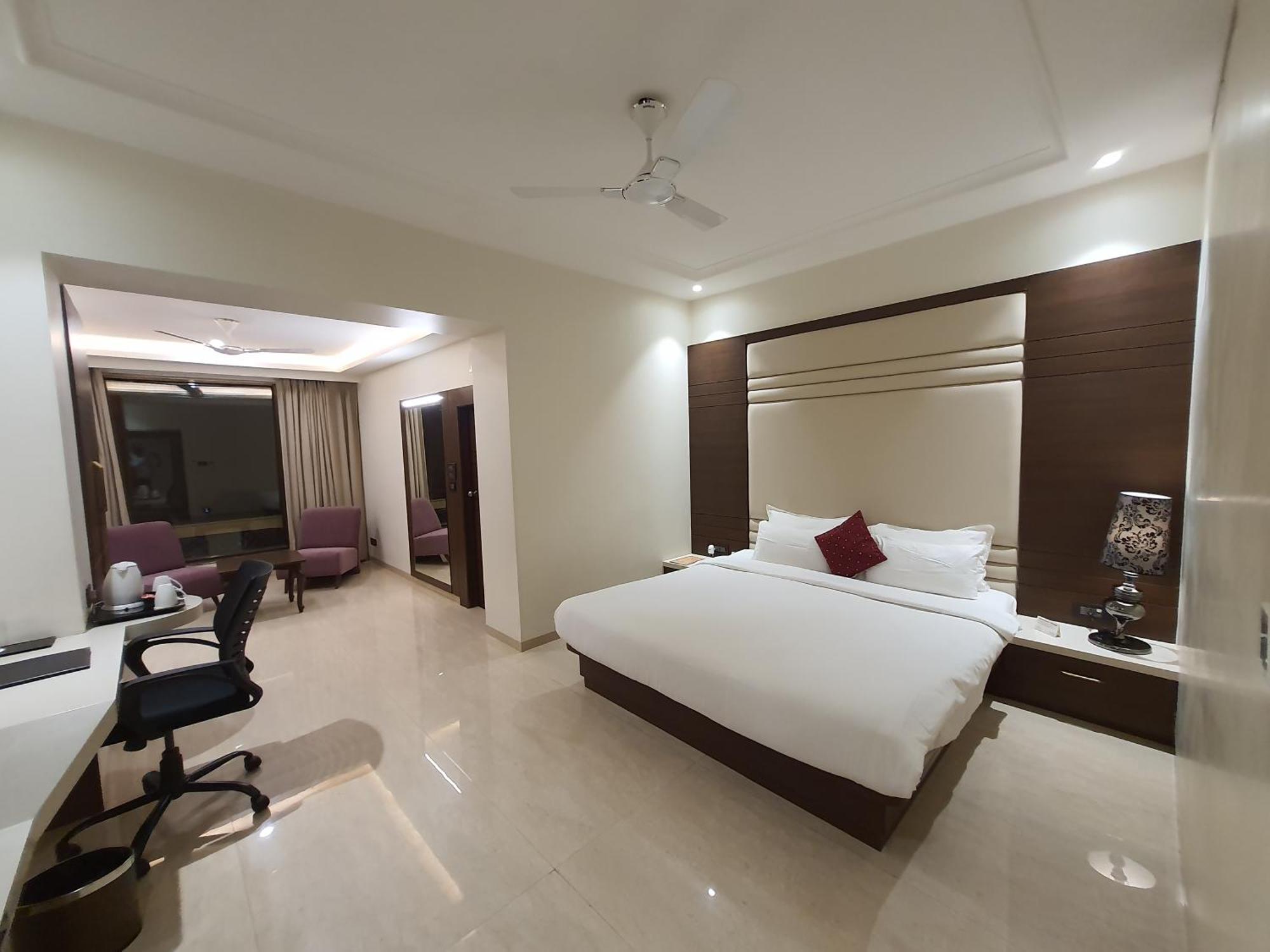 King Room Pool View