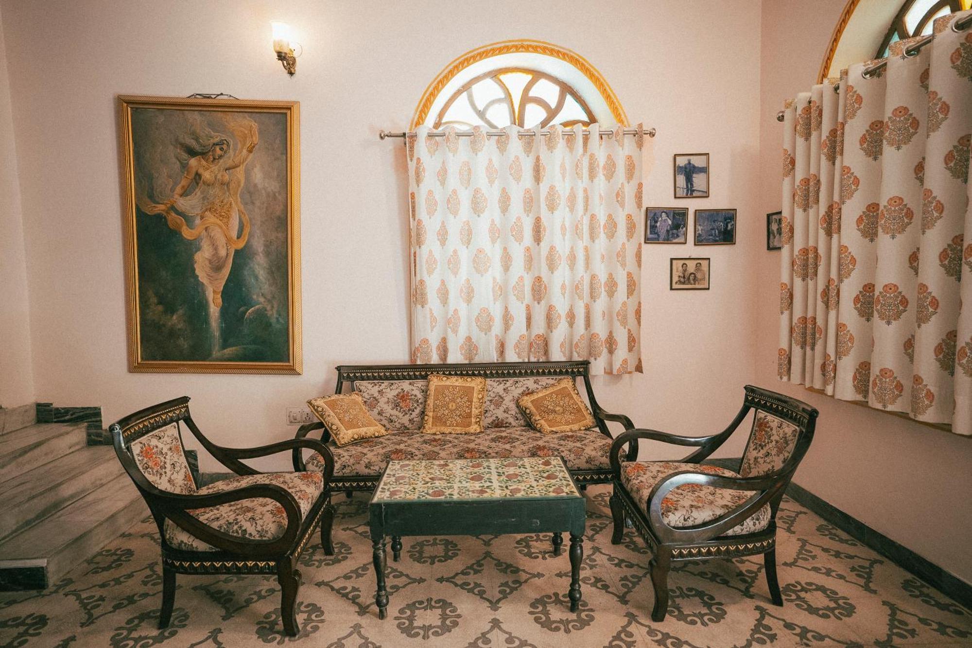 Khairagarh Royal Suite Pick Up on Arrival from Airport Private Tour of Bissau Palace