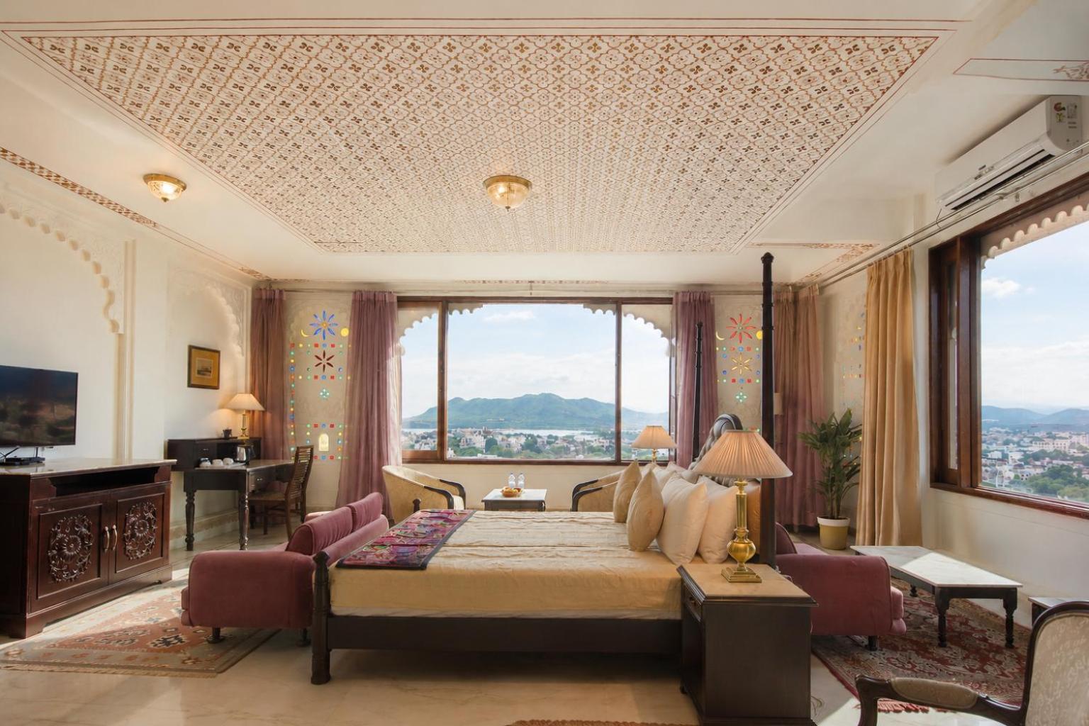 Luxury Lake View Suite