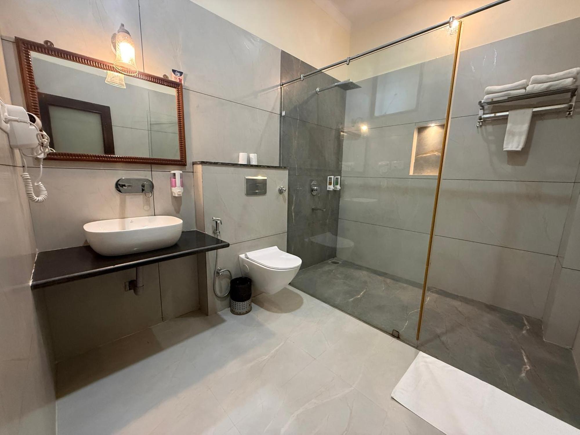 Super Deluxe Double or Twin Room on SPA Complimentary Hi-Tea cookies