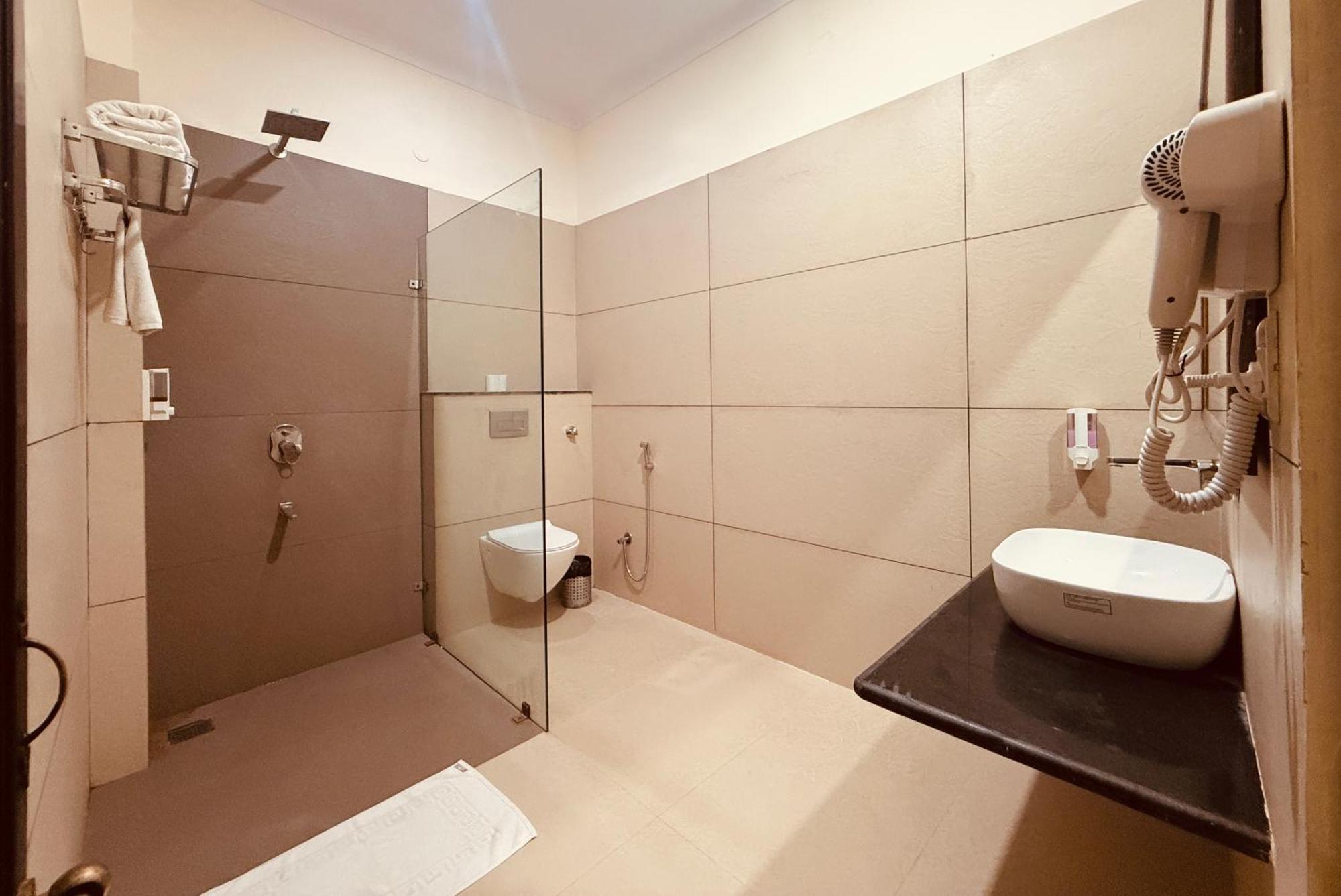 Super Deluxe Double or Twin Room on SPA Complimentary Hi-Tea cookies