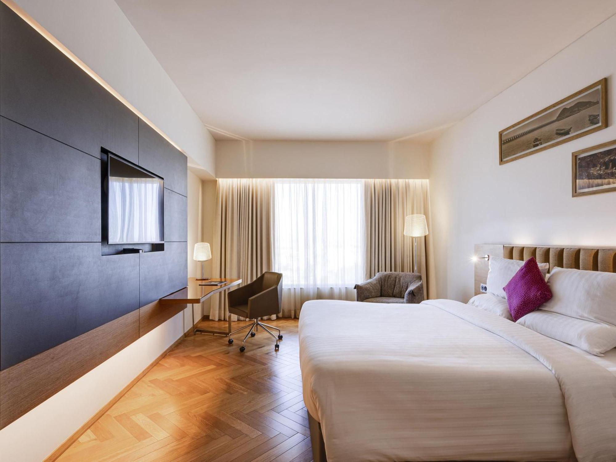 1 Bed Room Family Apartment Queen Bed