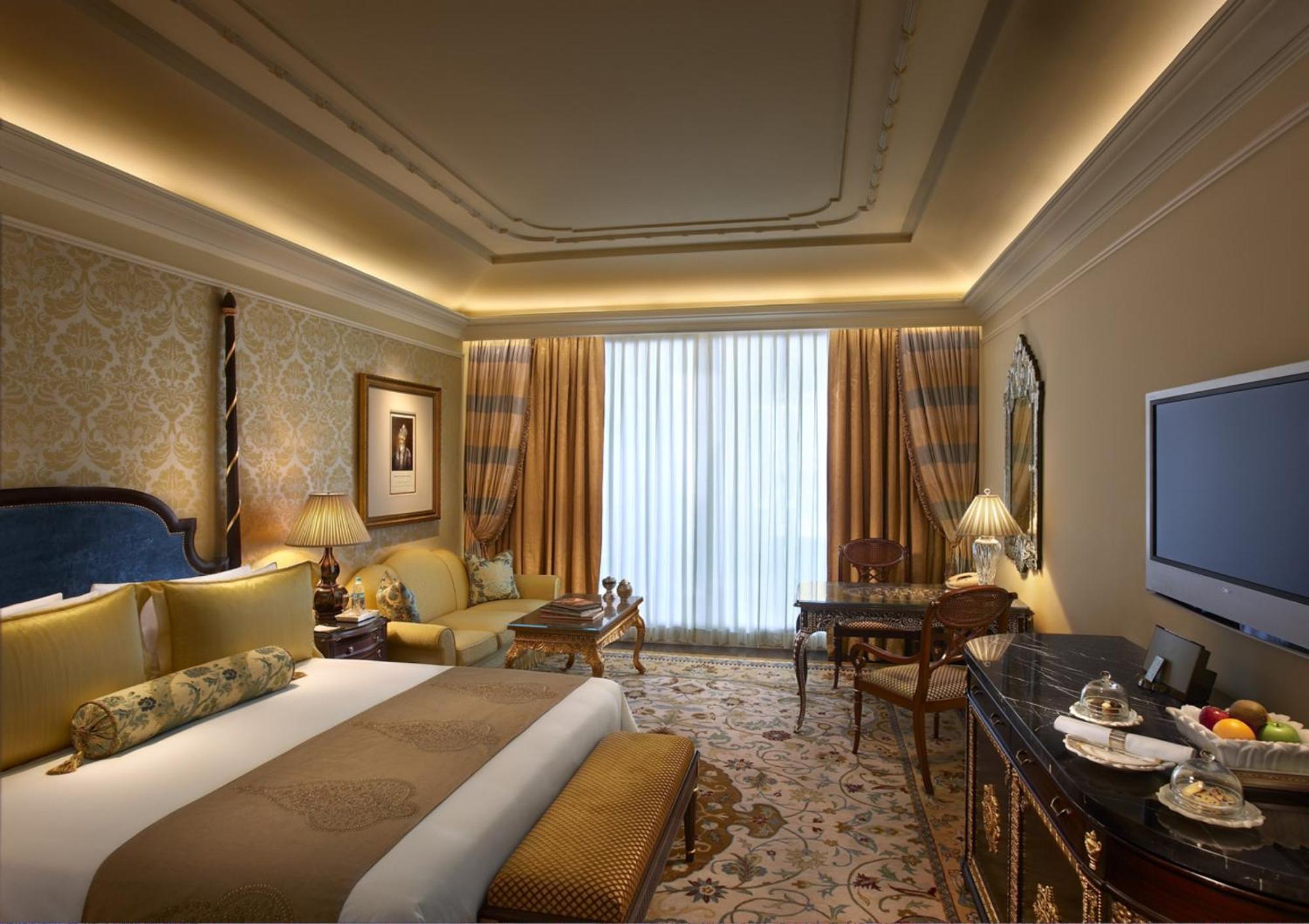 Royal Premiere Room mit Flughafentransfer (einfache Fahrt).