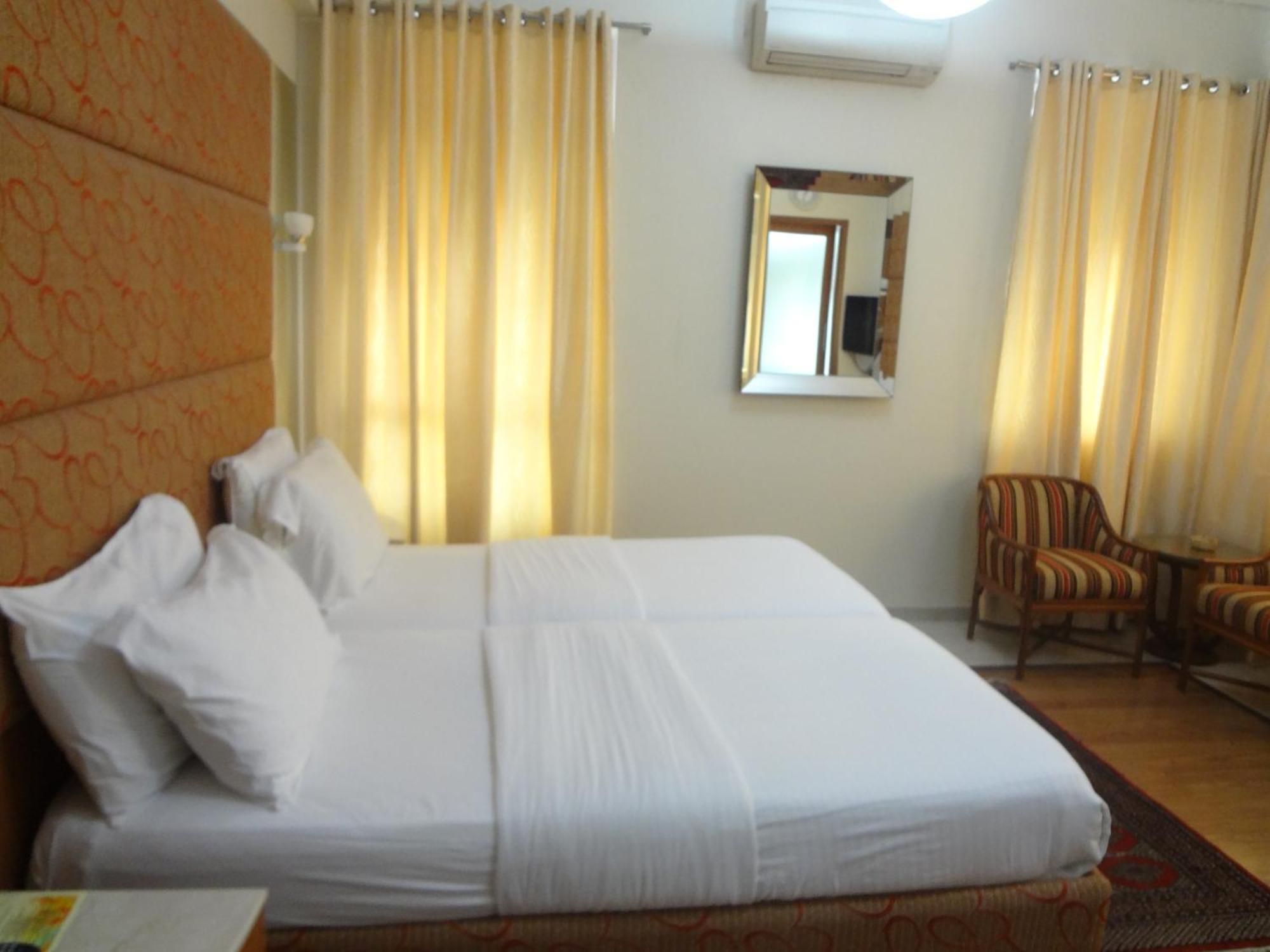 Executive room,325670125:JPEG