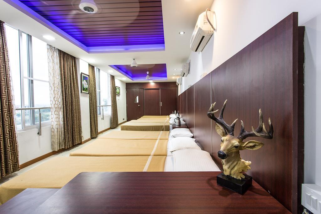 8-Bed Mixed Dormitory Room