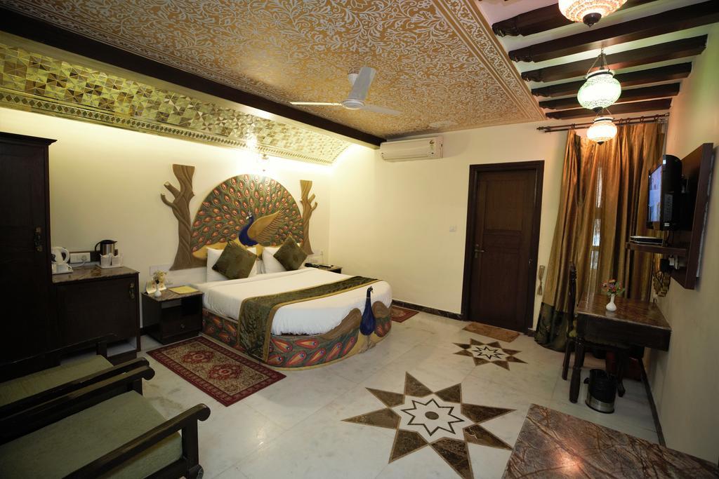 Deluxe Double or Twin Room