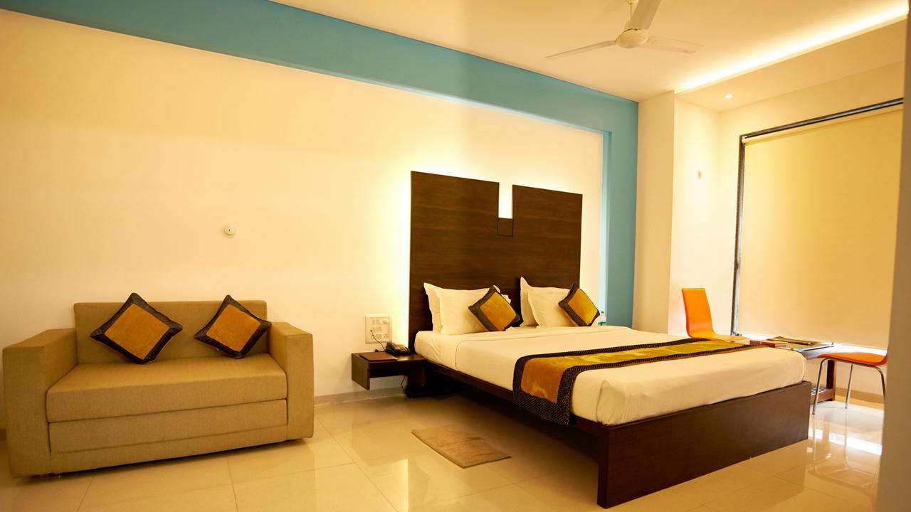 Deluxe Double Bed AC