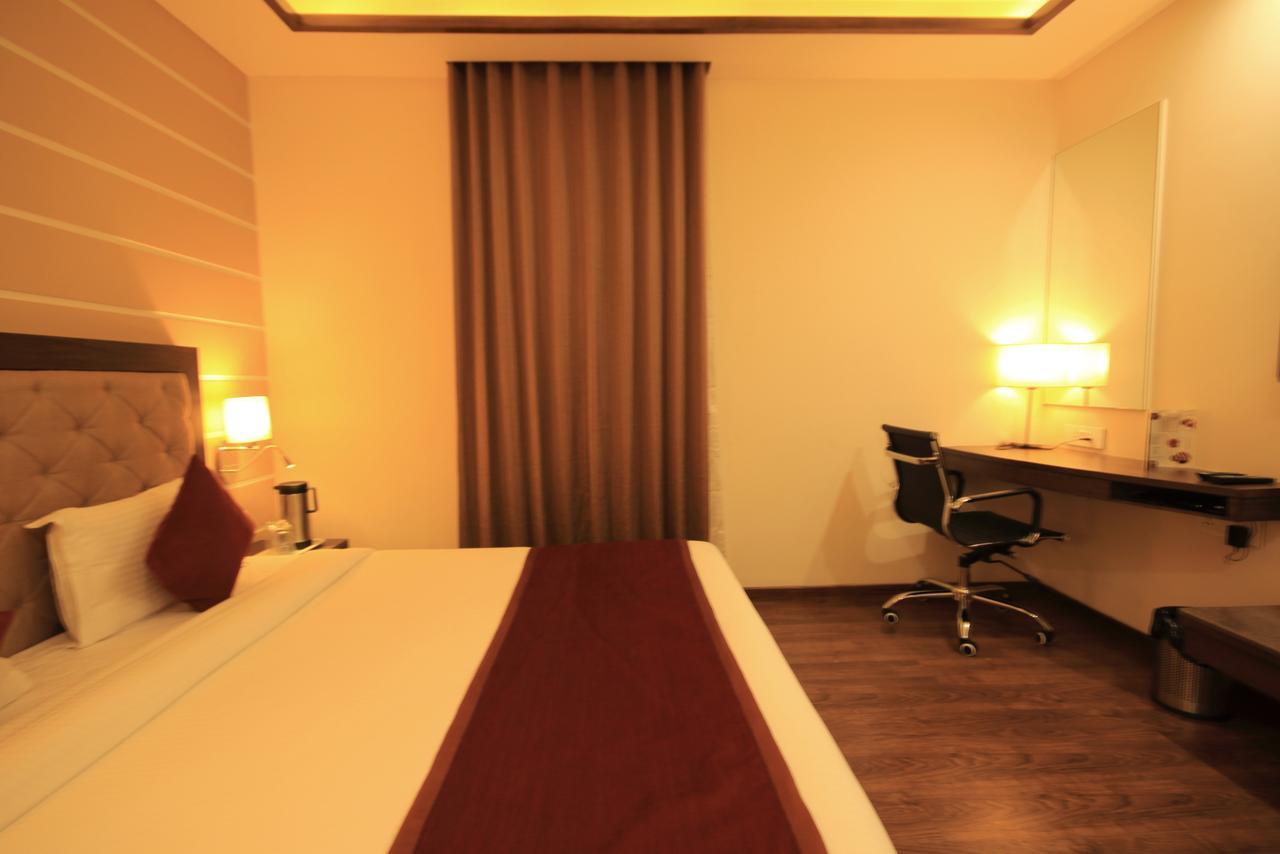 Deluxe Room Airport Transfer