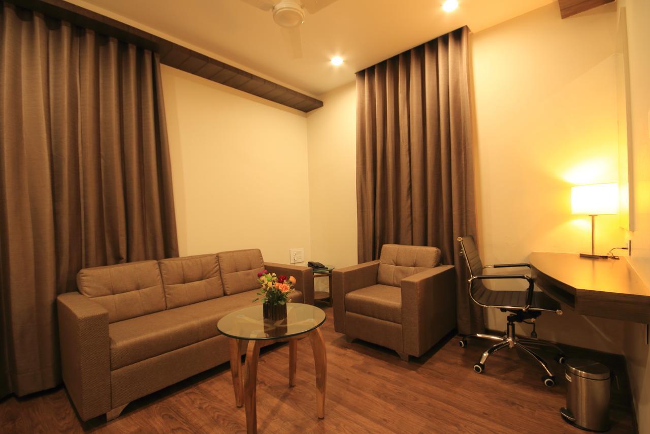 Deluxe Room Airport Transfer