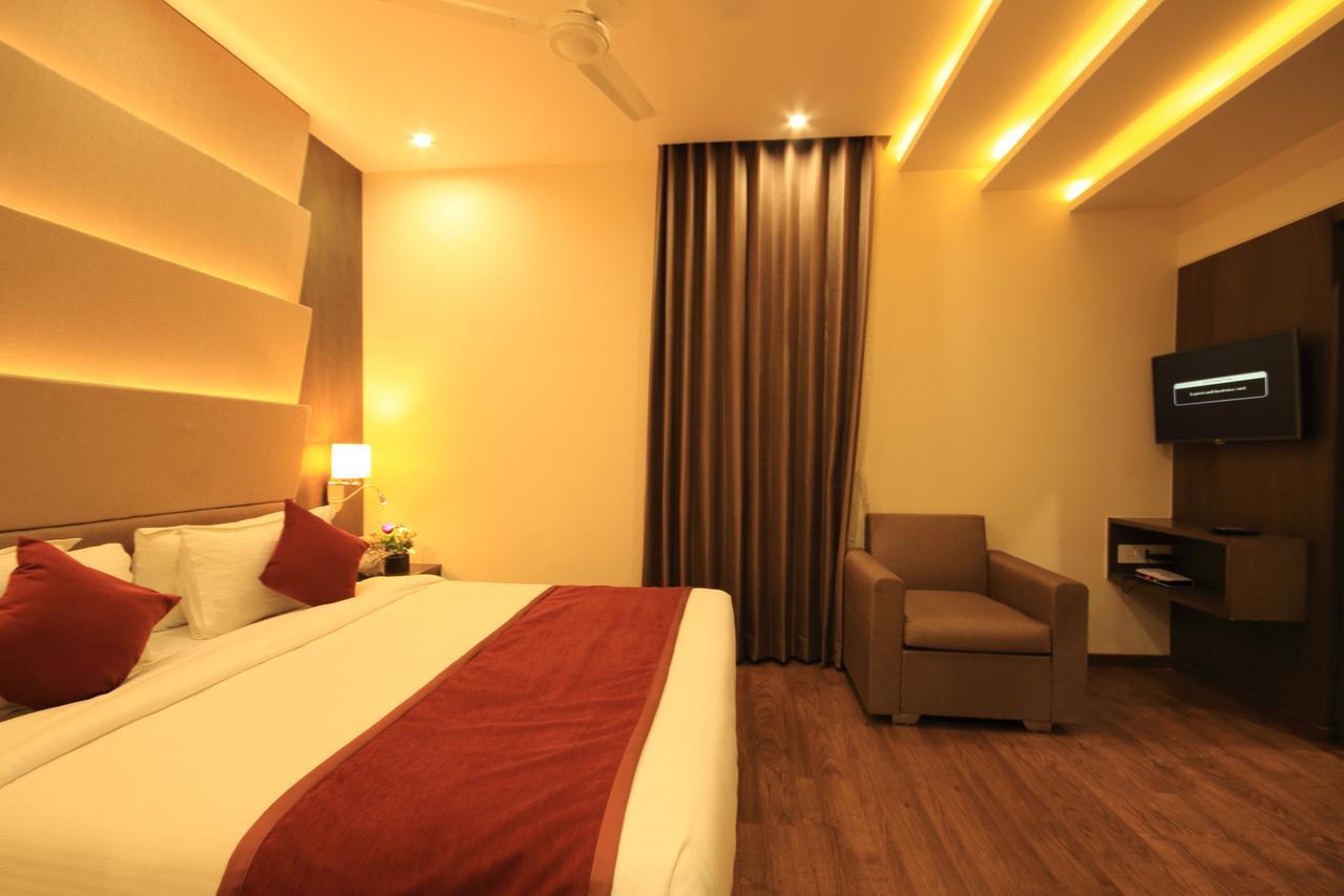 Deluxe Room Airport Transfer