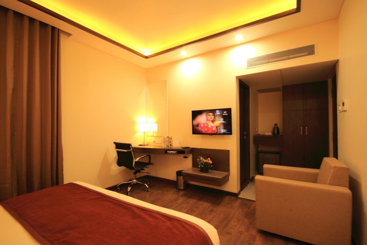 Deluxe Room Airport Transfer