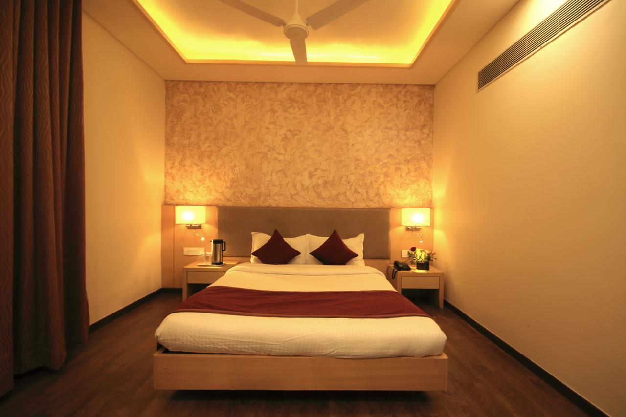 Deluxe Room Airport Transfer
