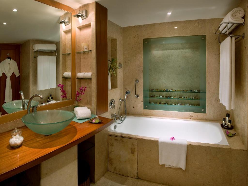 Lalit Spa Suite, King Bed (Enjoy Happy Hours with 1+1 offer on Alcoholic Beverages, Soft Beverages),1278107422:JPEG