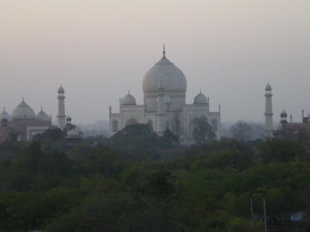 Taj Facing Room,97696289:JPEG