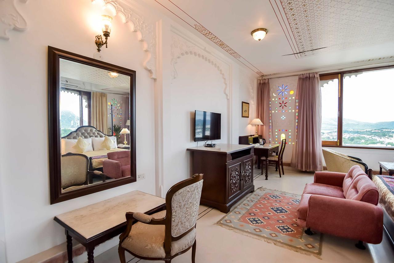Luxury Lake View Suite