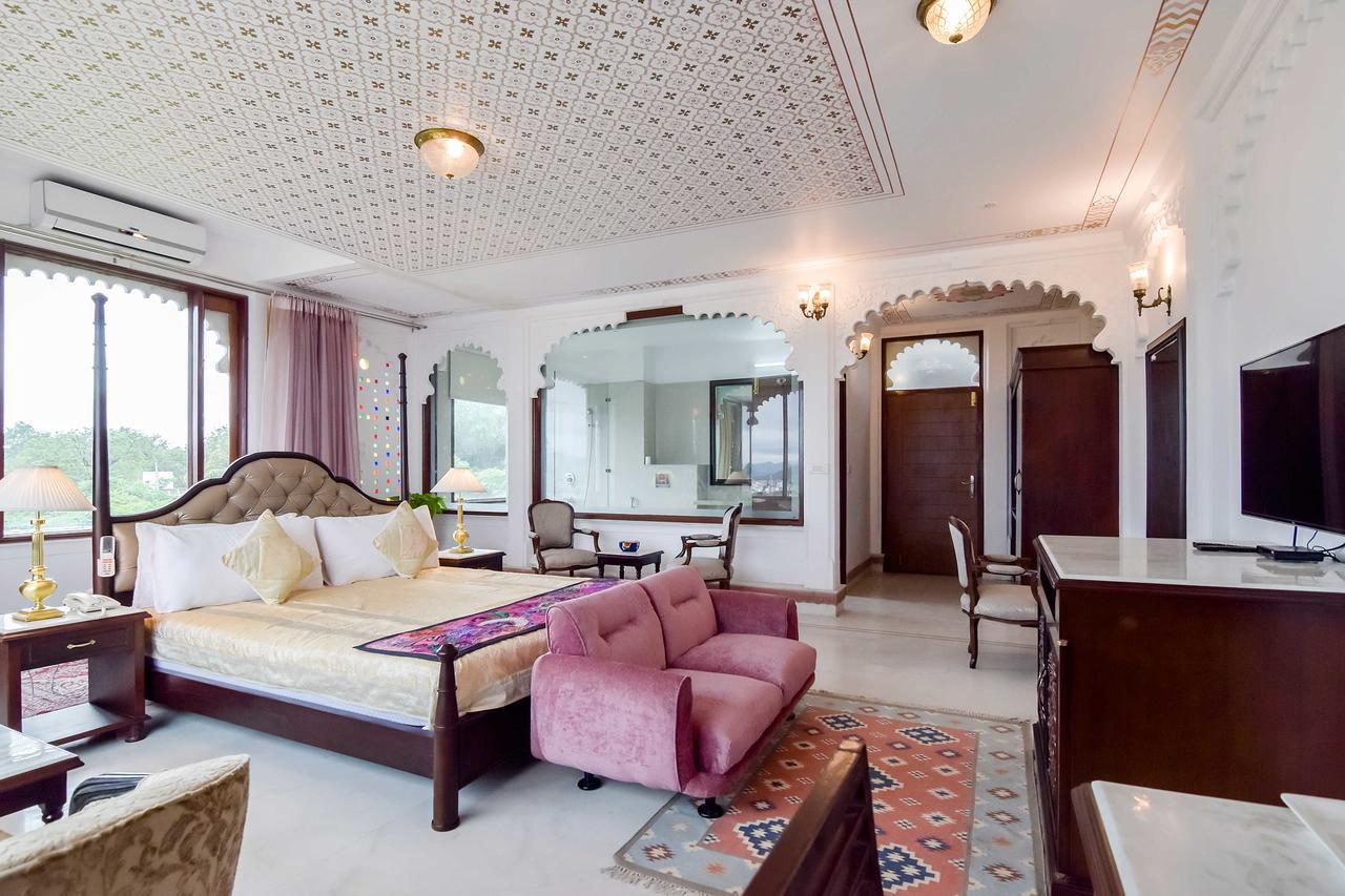 Luxury Lake View Suite
