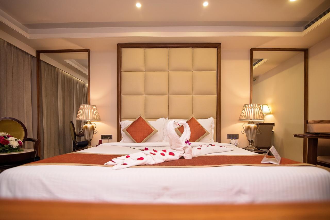 Deluxe Suite:Enjoy Happy Hours with 1+1 offer on Alcoholic Beverages,769688878:JPEG