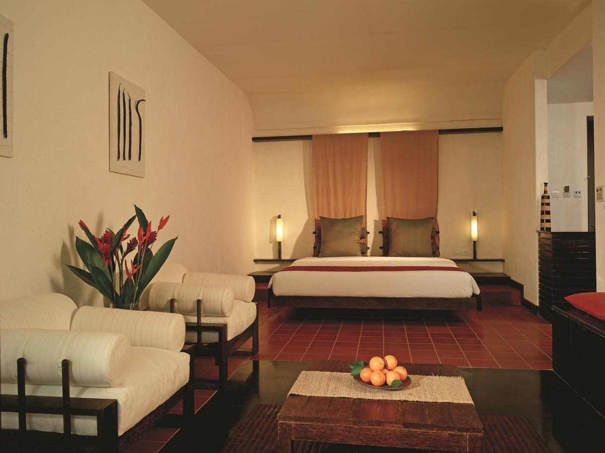 Deluxe King Room,649484016:JPEG