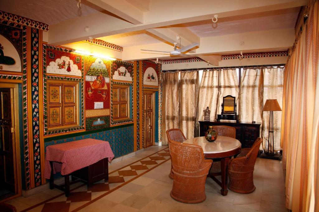Super Deluxe Room