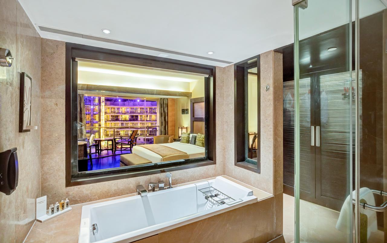 Uranus Lagoon View Suite with Bath Tub and Private Balcony - King Bed