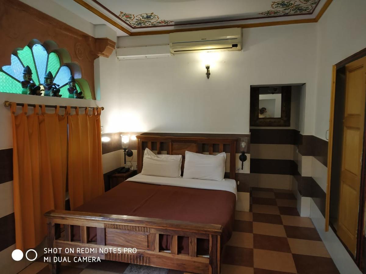 Semi Deluxe Room