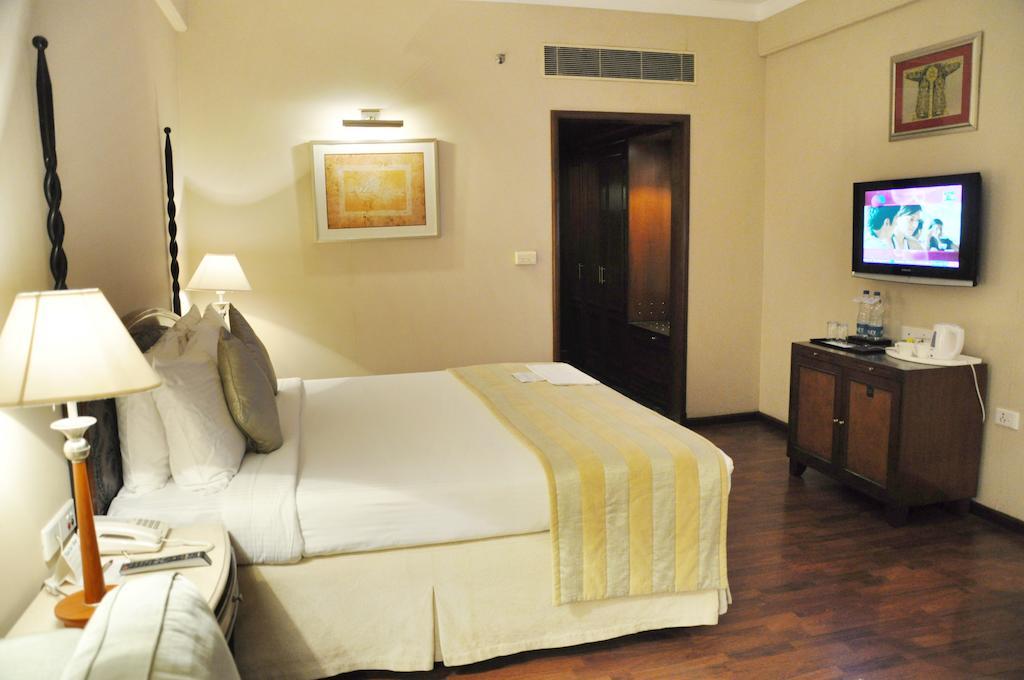 Double Room INR 500 Hotel Credit redeemable on Food & Soft Beverages | on Spa | 3 hrs early check late check-out subject to availability
