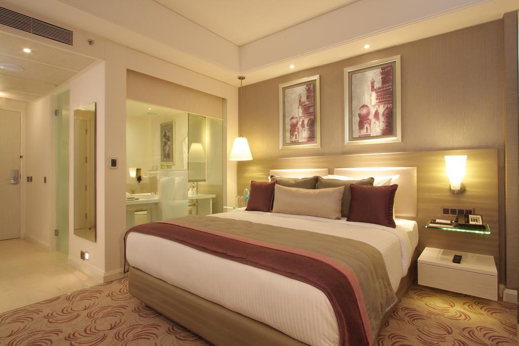 Executive Suite,1278147745:JPEG