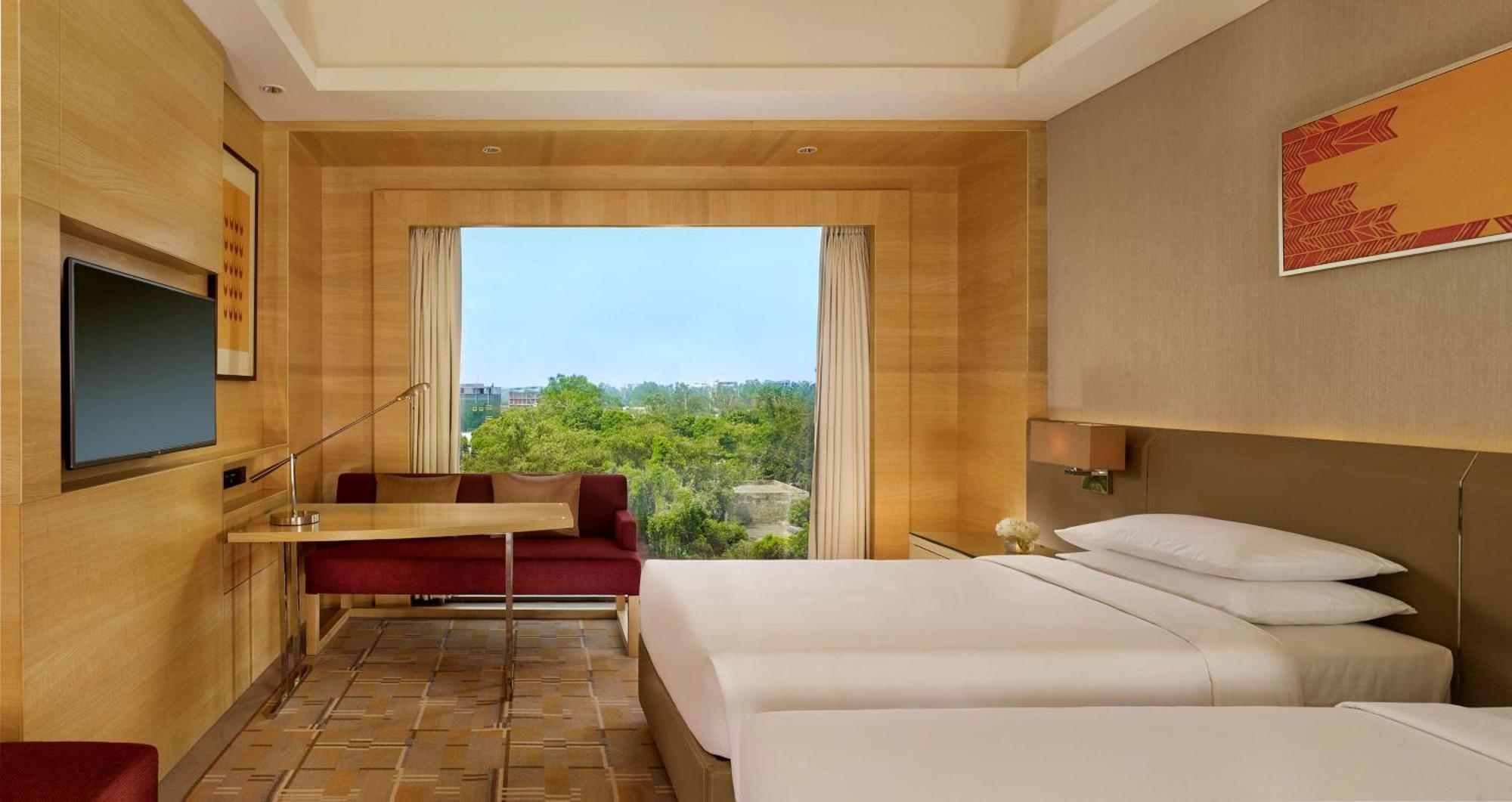 2 Twin Beds with Bathtub & Club Access with Unlimited Complimentary IMFL beverages from 18:00 HRS to 20:00 HRS,1456115254:JPEG