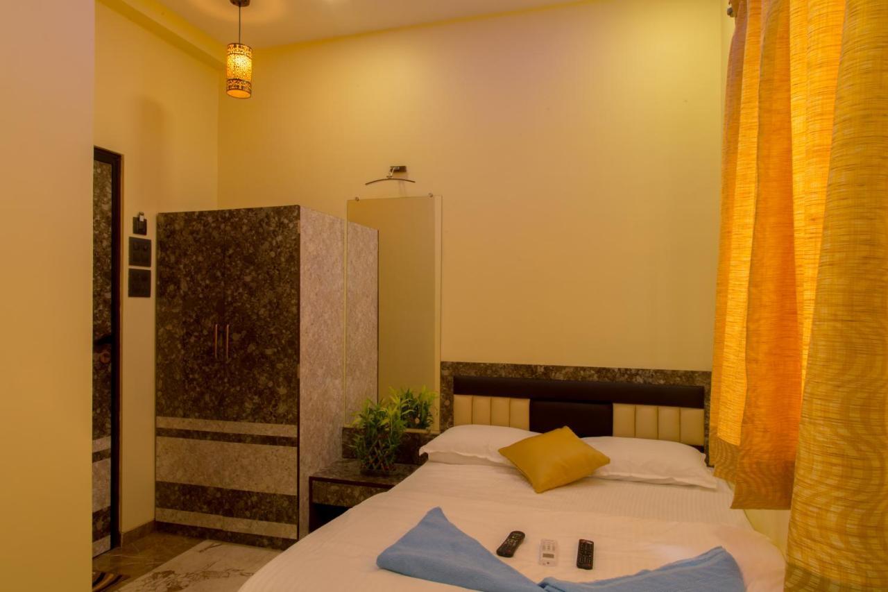 Deluxe Double Room,723330853:JPEG