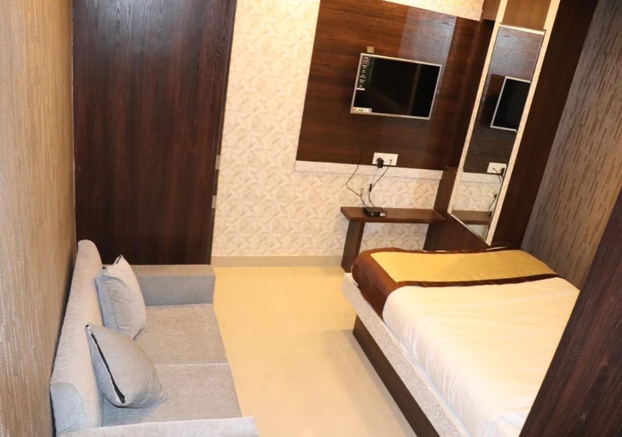 Queen Room,757089916:JPEG
