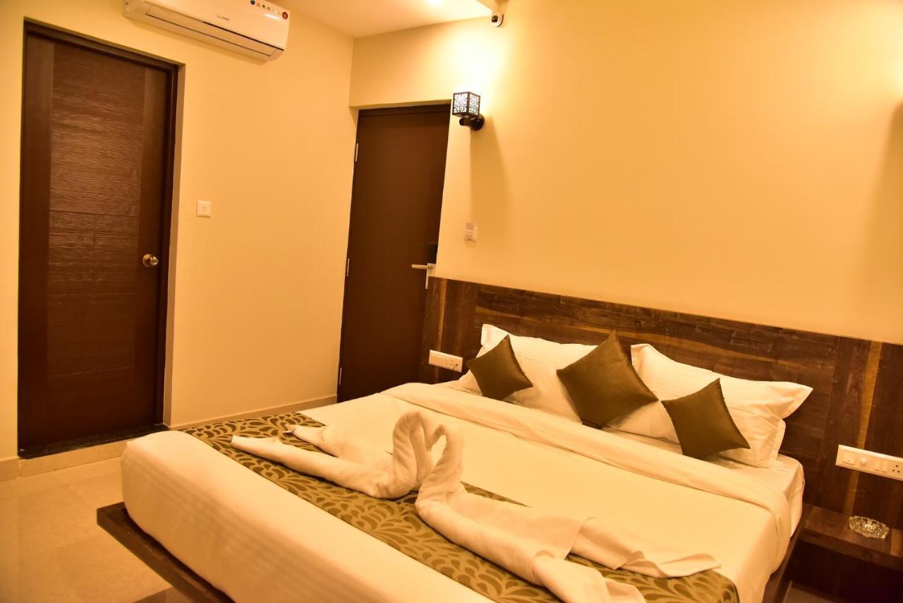LE EXECUTIVE ROOM