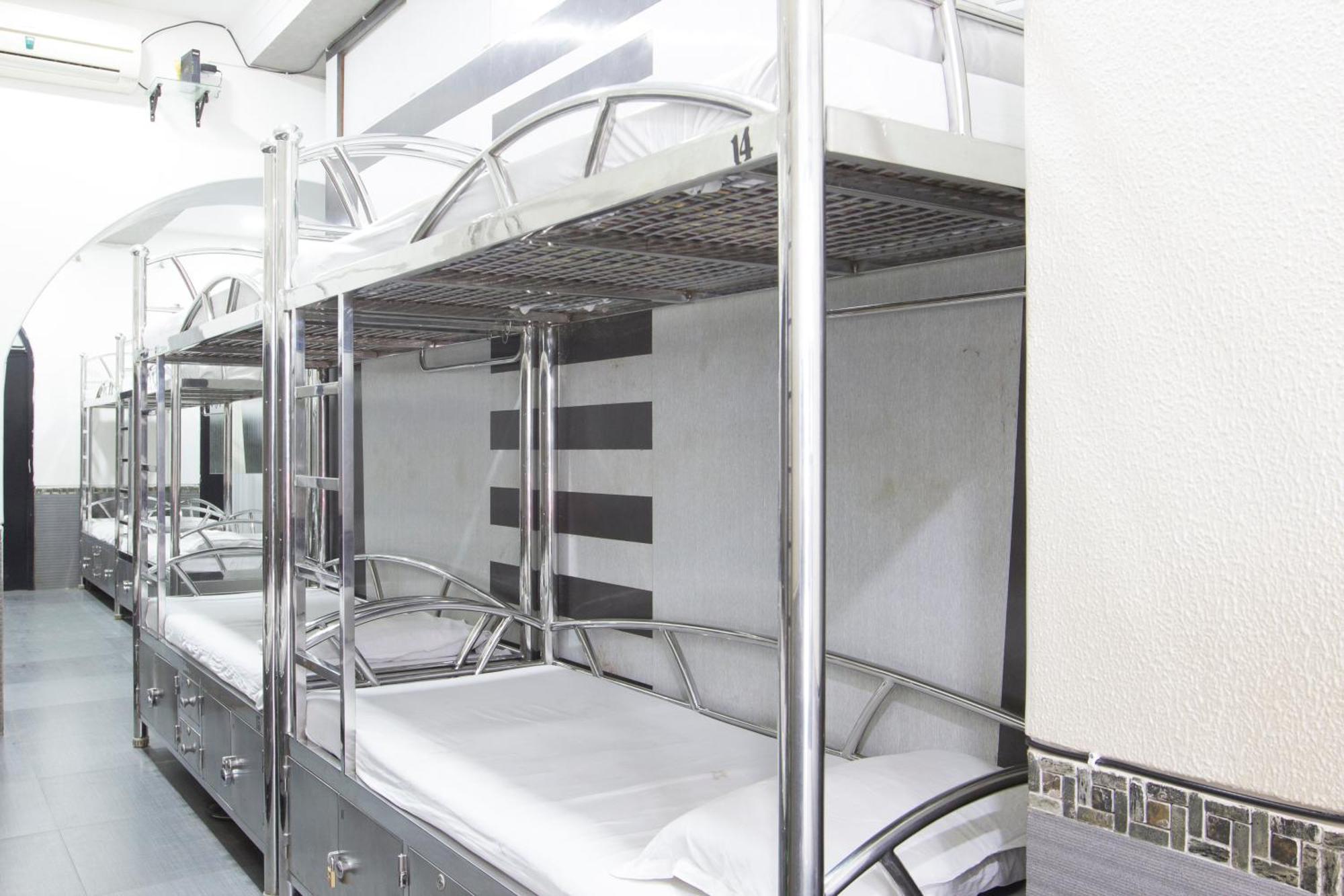 Bunk Bed Male Dormitory Room,723569629:JPEG